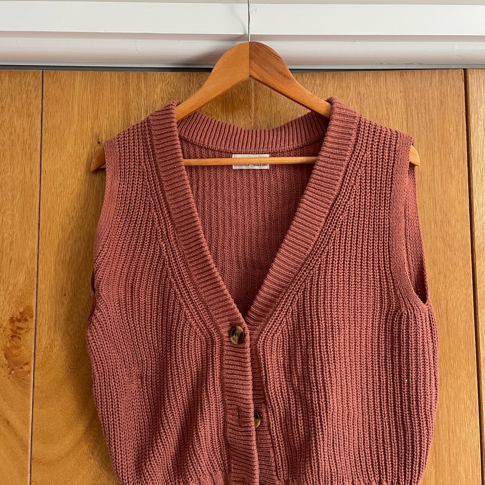 Boutique Women's V-Neck Sweater Vest - Dusty Rose size small/medium, button up